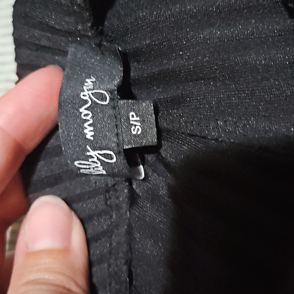 Black capri - Picture 4 of 5